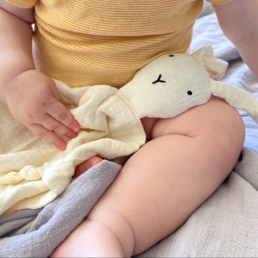 ⭐️ BOGO ⭐️ HP-Hoppy the Bunny Muslin Lovey - Picture 4 of 4